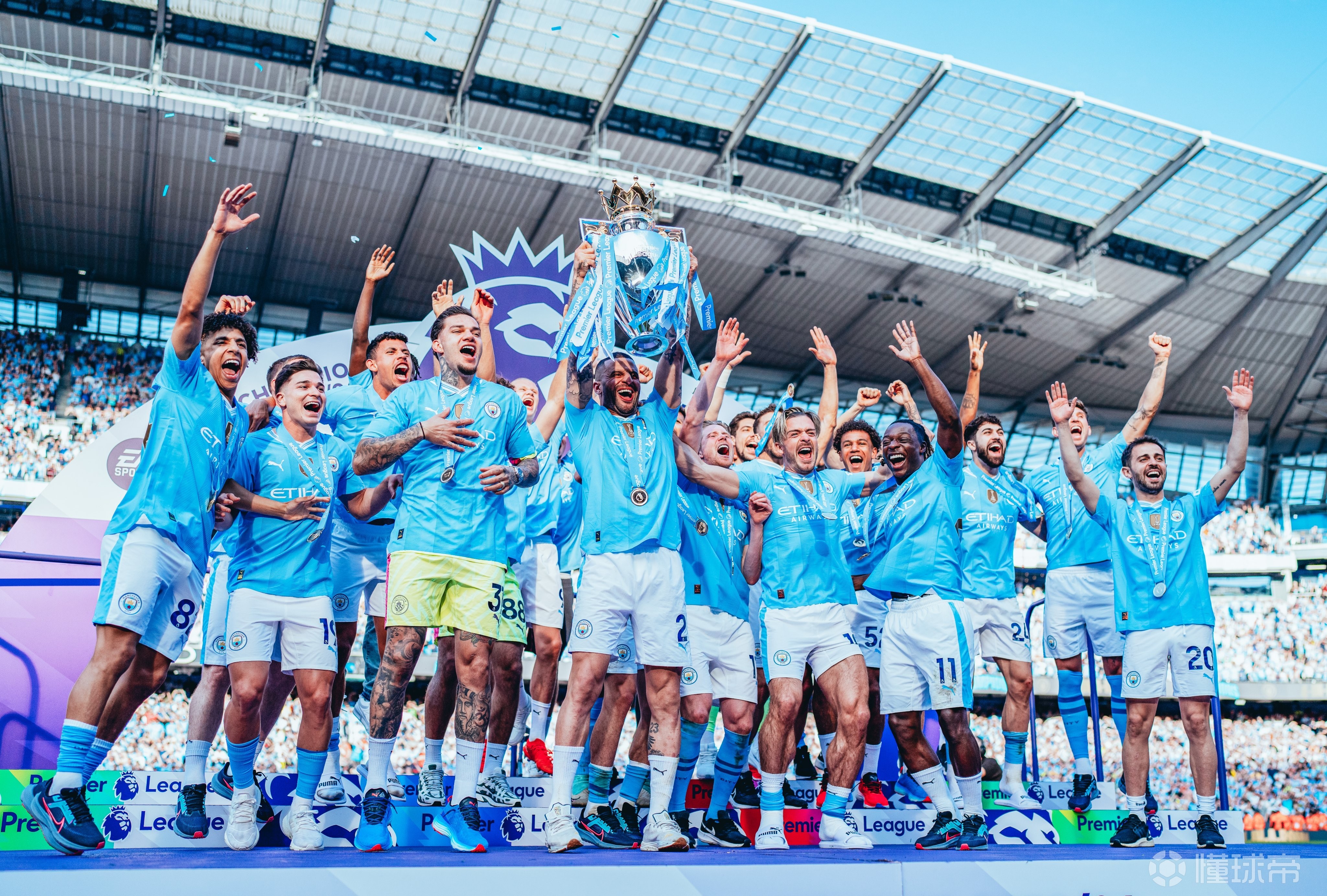 曼城主场大胜榜首球队，表现出色