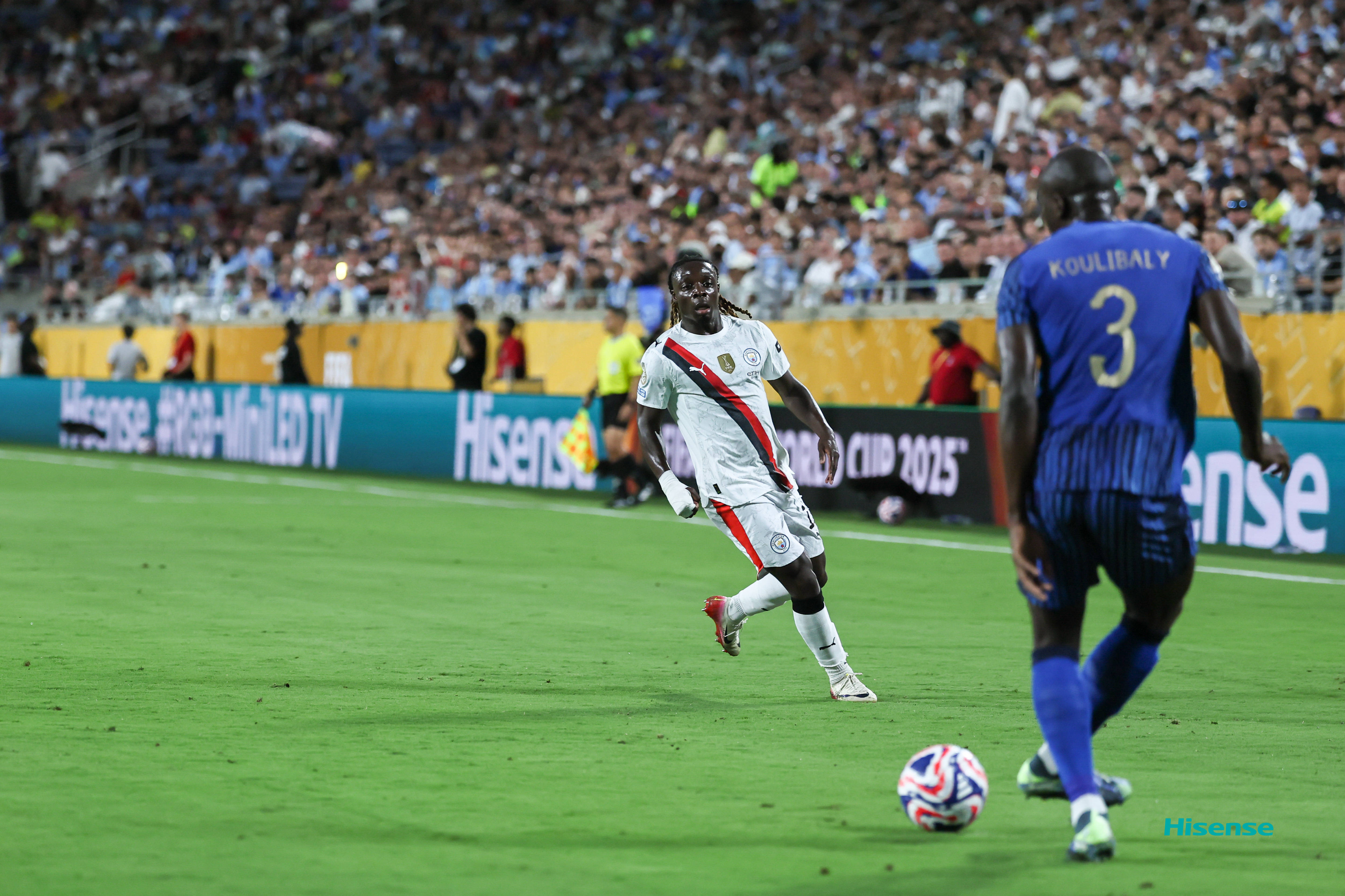 亚洲豪门争相角逐，激情四射赛场震撼的简单介绍