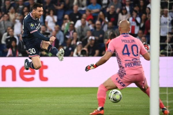 阿雅克肖队的防守稳固，成功守住比赛节奏的简单介绍