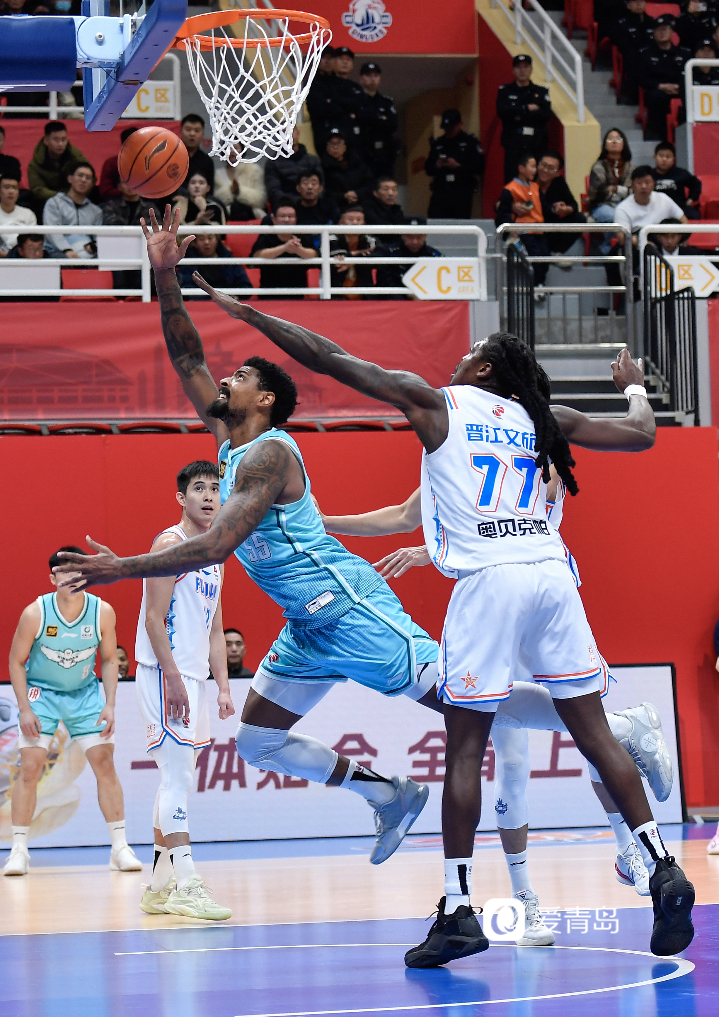 福建男篮实力强大，引领球迷心潮