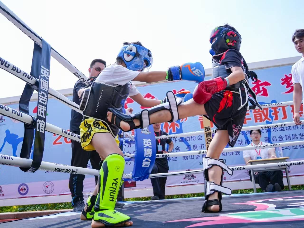 拳击冠军风采独具，荣膺桂冠