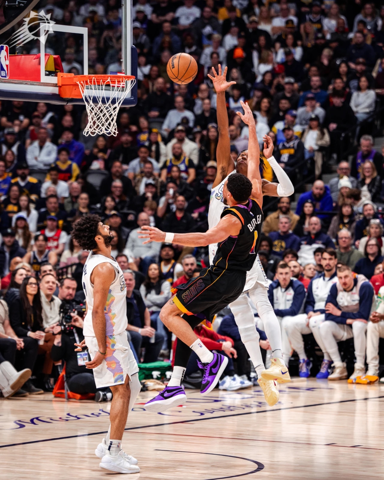 关于掘金队员出色表现，领先对手一步的信息