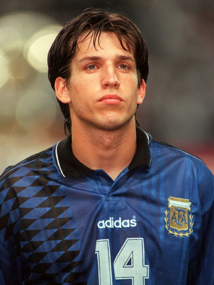 包含阿根廷名将迭戈-阿尔马尼宣布退役的词条