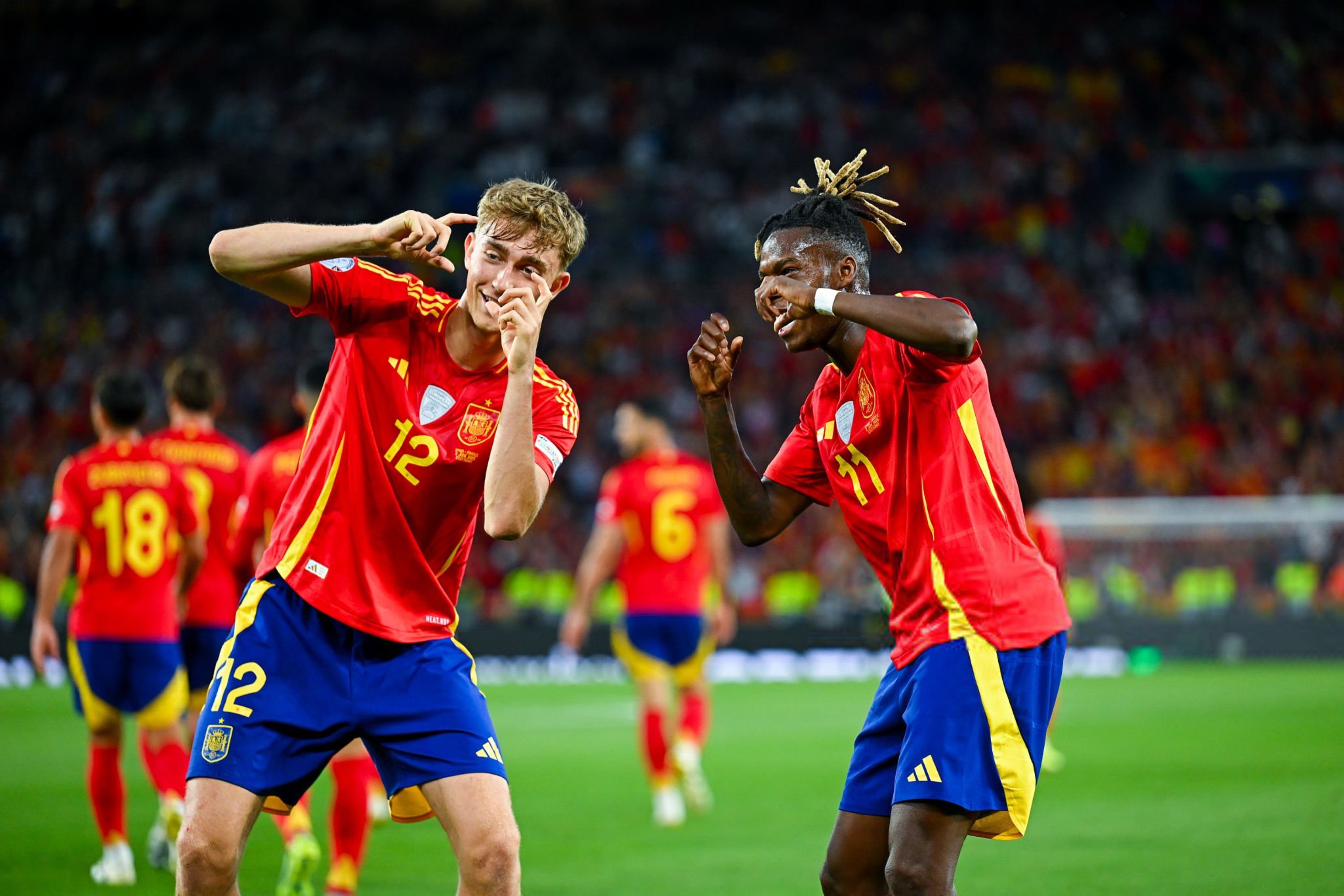 足球狂欢,欧国联半决赛赛前气氛热烈的简单介绍 足球狂欢,欧国联半决赛赛前气氛热烈的简单介绍