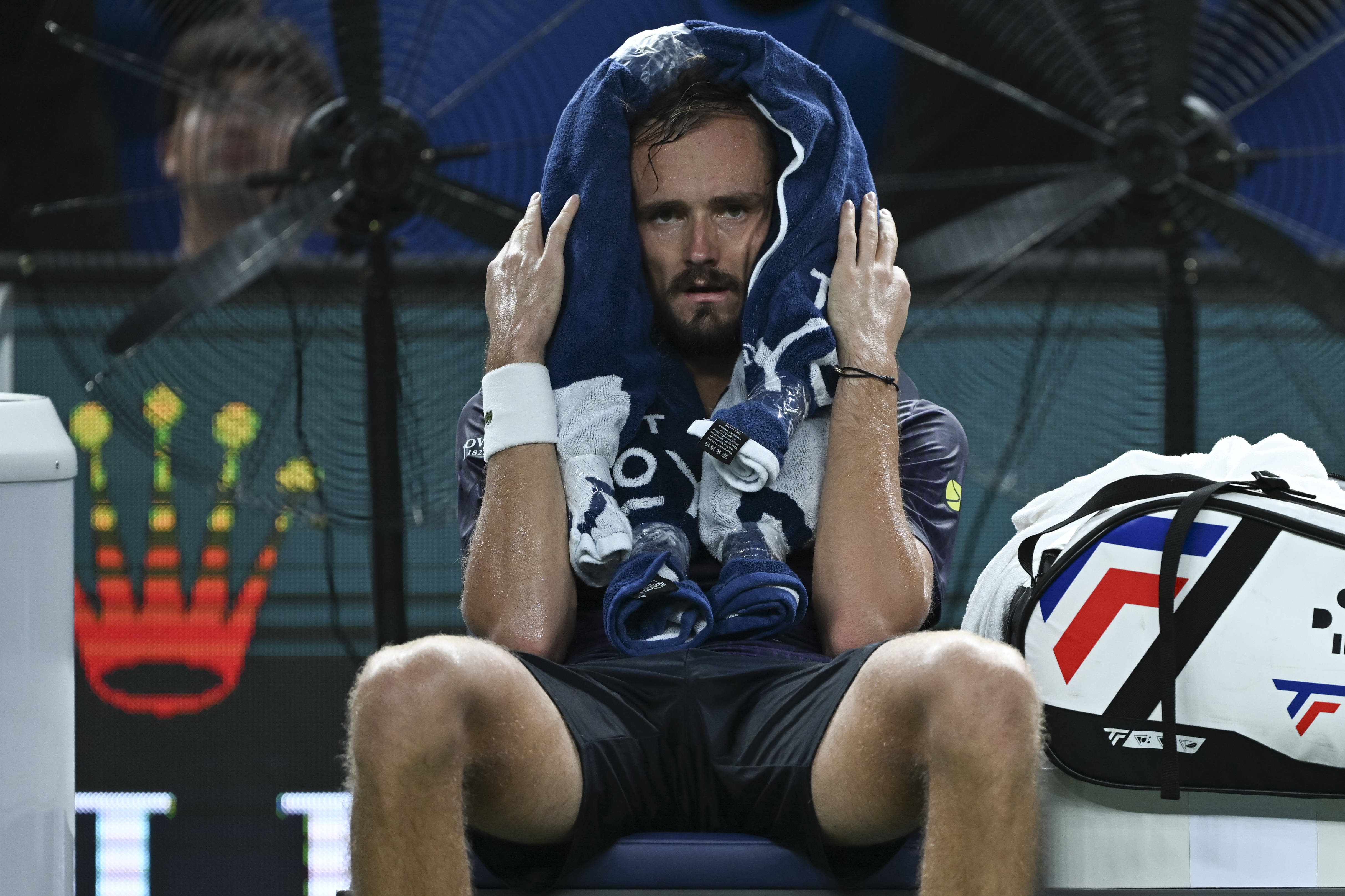 意大利网球队完胜世界网球队，梅德韦杰夫送出助攻的简单介绍