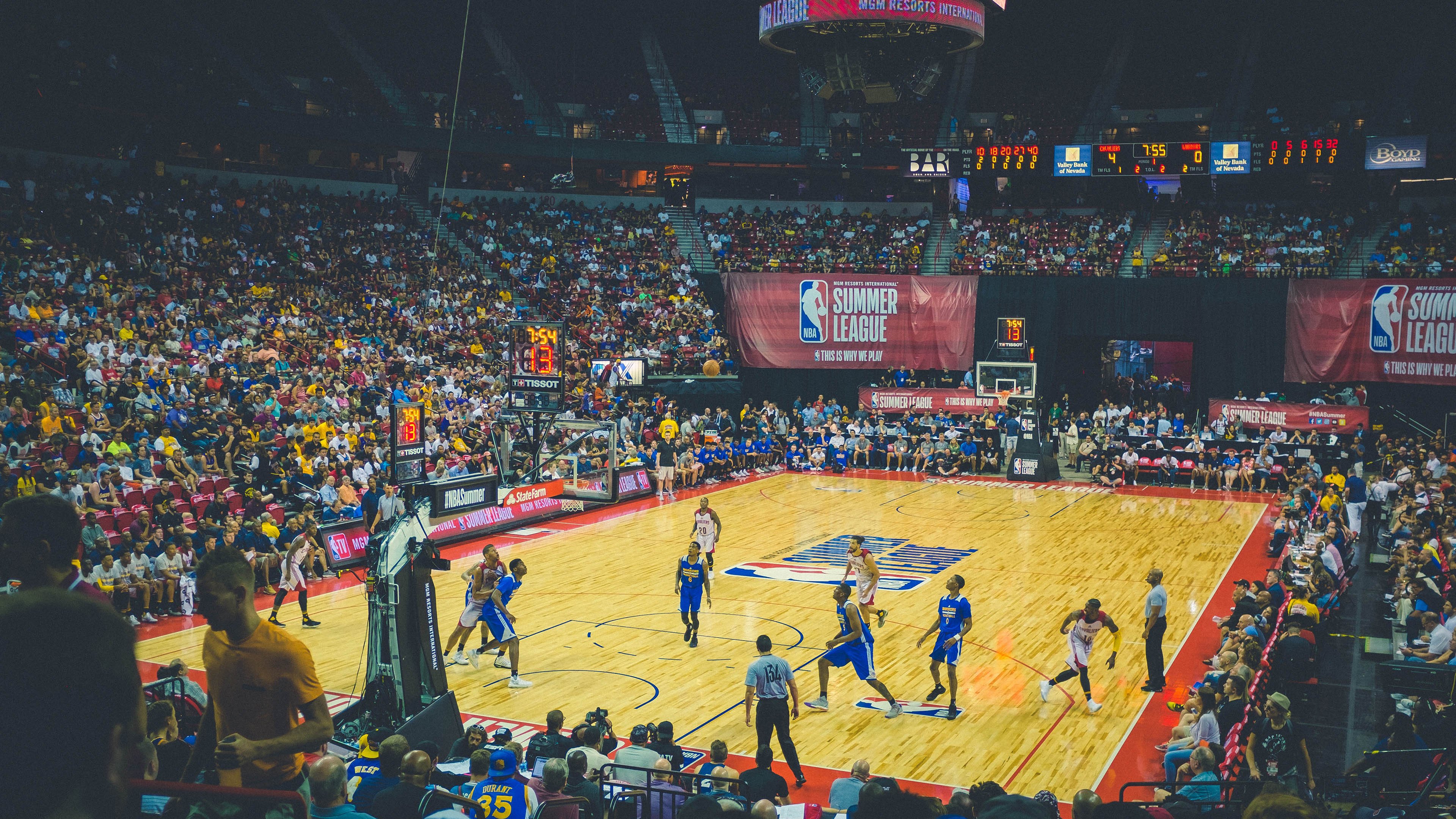 当足球场与篮球馆的界限消融,伊拉克击败切尔西,斯通斯在NBA总决赛接管比赛